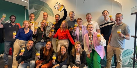 1689082902-bright-alley-toosten-met-elkaar-met-een-smoothie-11072023