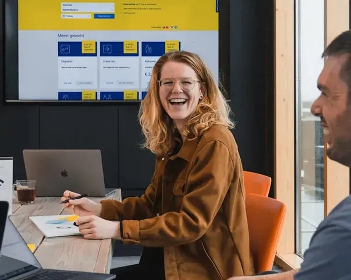 Collegue working at a table