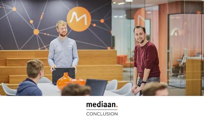 Twee male colleagues.