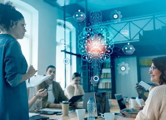 Collegas aan tafel maken gebruik van een AI tool