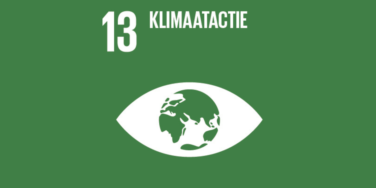 Groene SDG-pictogram met het nummer 13, de tekst Klimaatactie en een wit oogvormig symbool met een groene wereldbol.