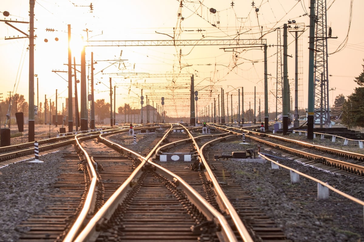 Spoorwegen bij zonsondergang
