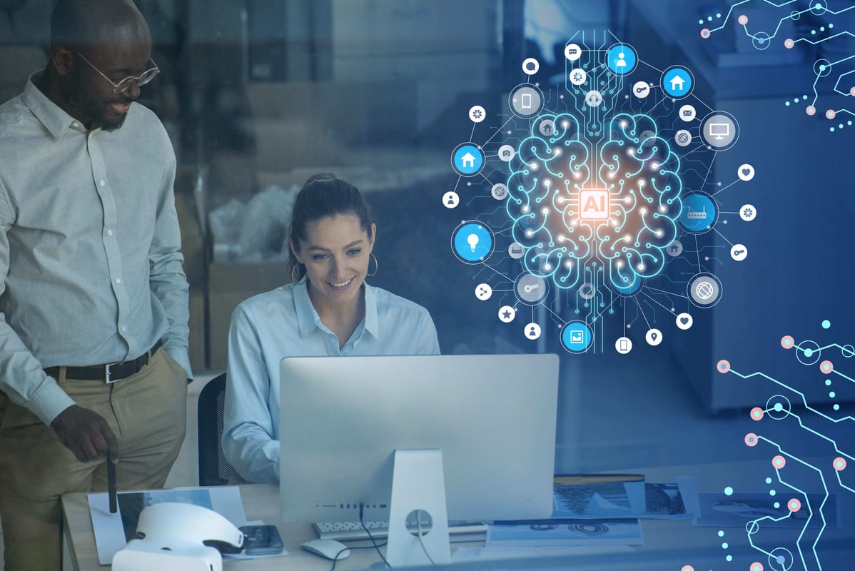 Twee mensen gebruiken een AI tool