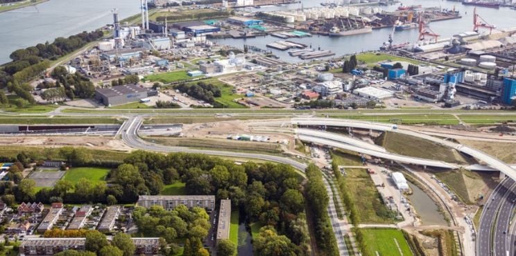 Overzicht uit de lucht van de aanleg van een tunnel