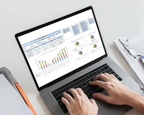 Laptop laat wat charts zien