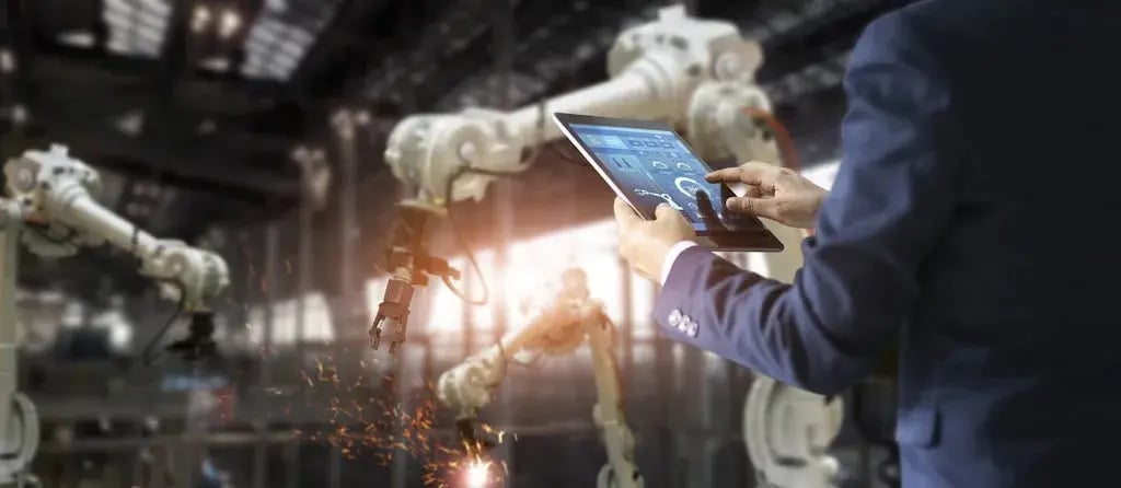 Man controleert robots met een tablet