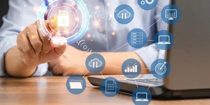 Stock foto van een man op een computer