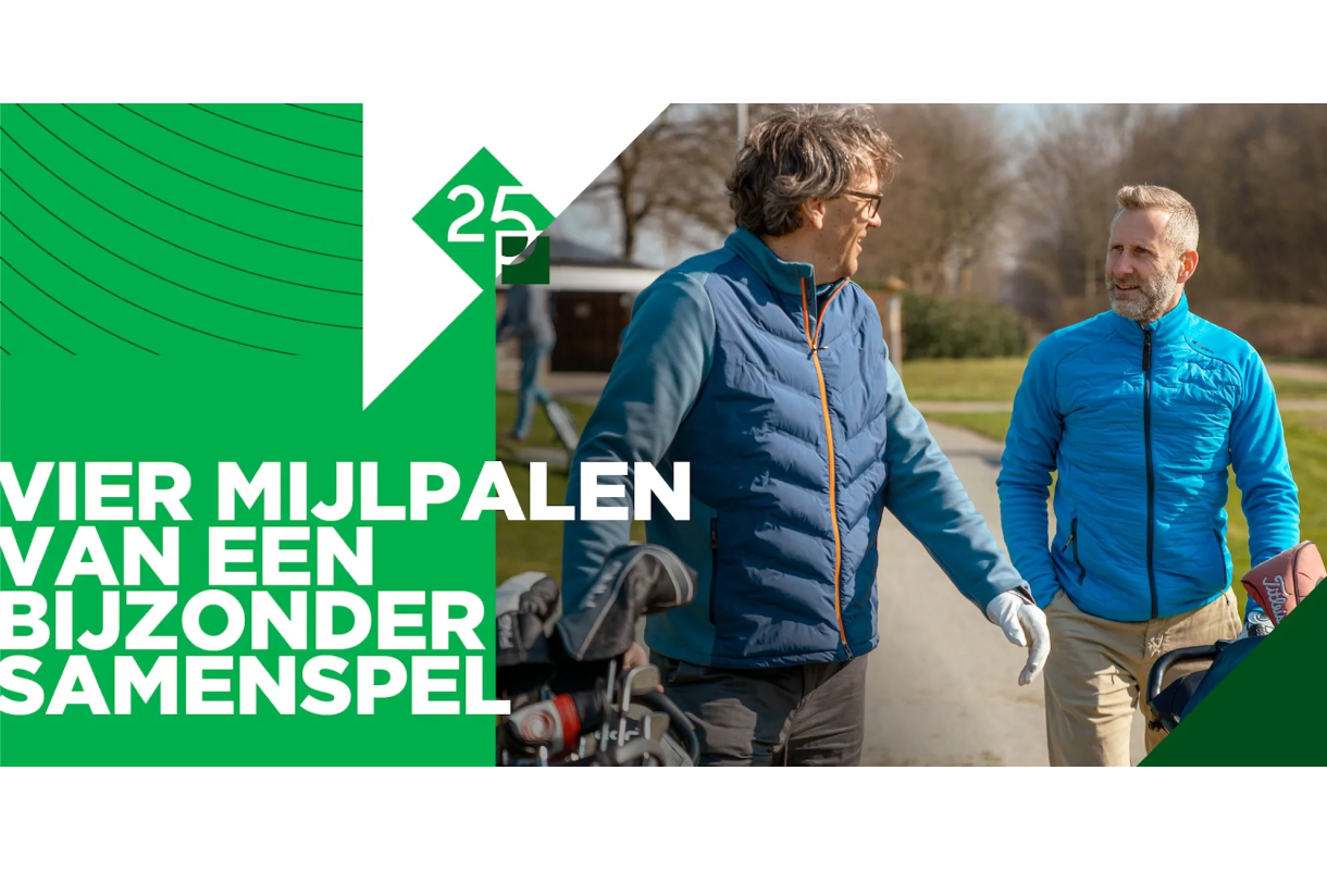 twee mannen in dikke jas op de golfbaan