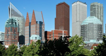 de-skyline-van-den-haag-in-2019-gezien-vanaf-het-plein-van