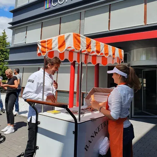 IJskraam buiten bij het kantoor