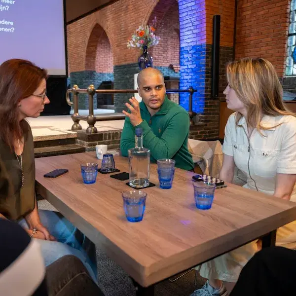 Foto van twee collega’s