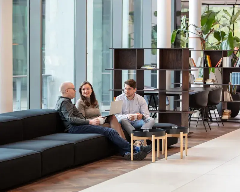 1736352845-cmbs-collegas-rene-veronika-job-okt24nr0105-small