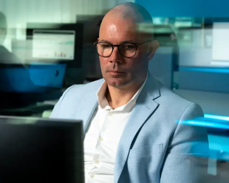 Man looking at a computer screen.