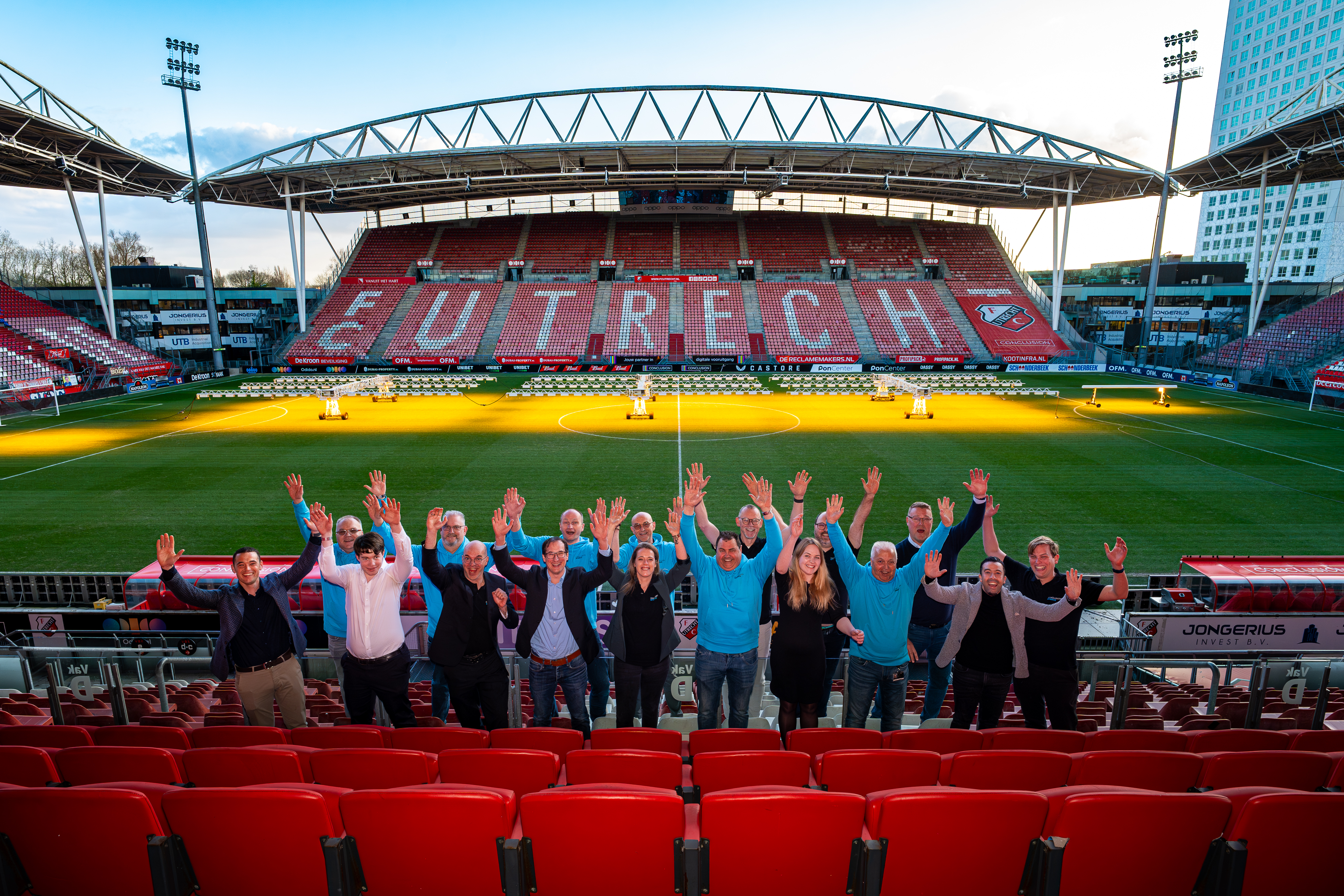 Xforcers in voetbalstadion.
