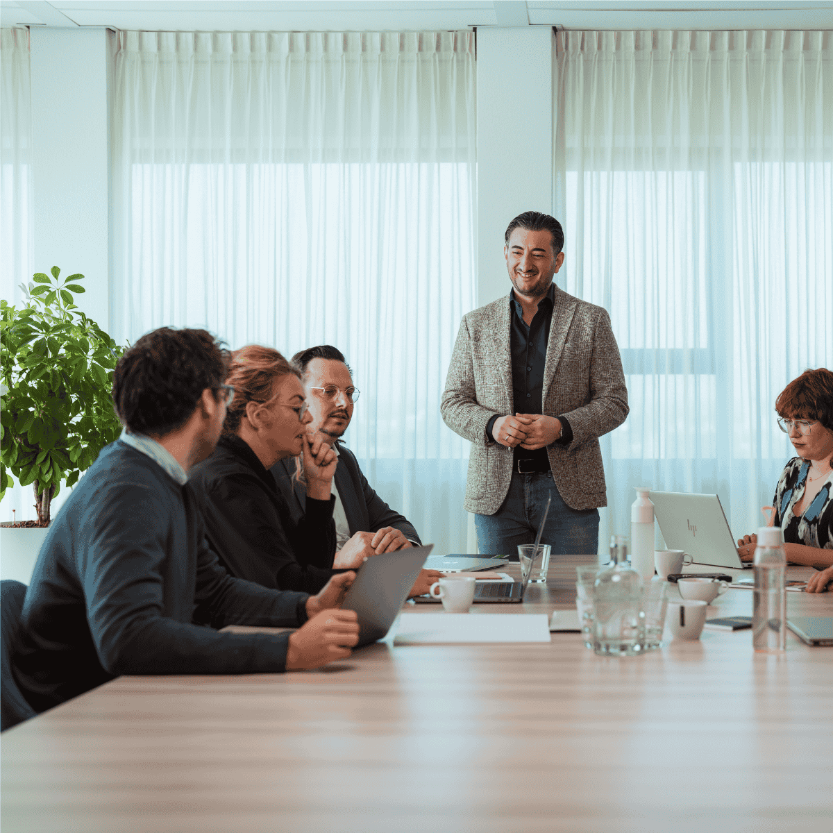 Groep komt bij elkaar voor een training